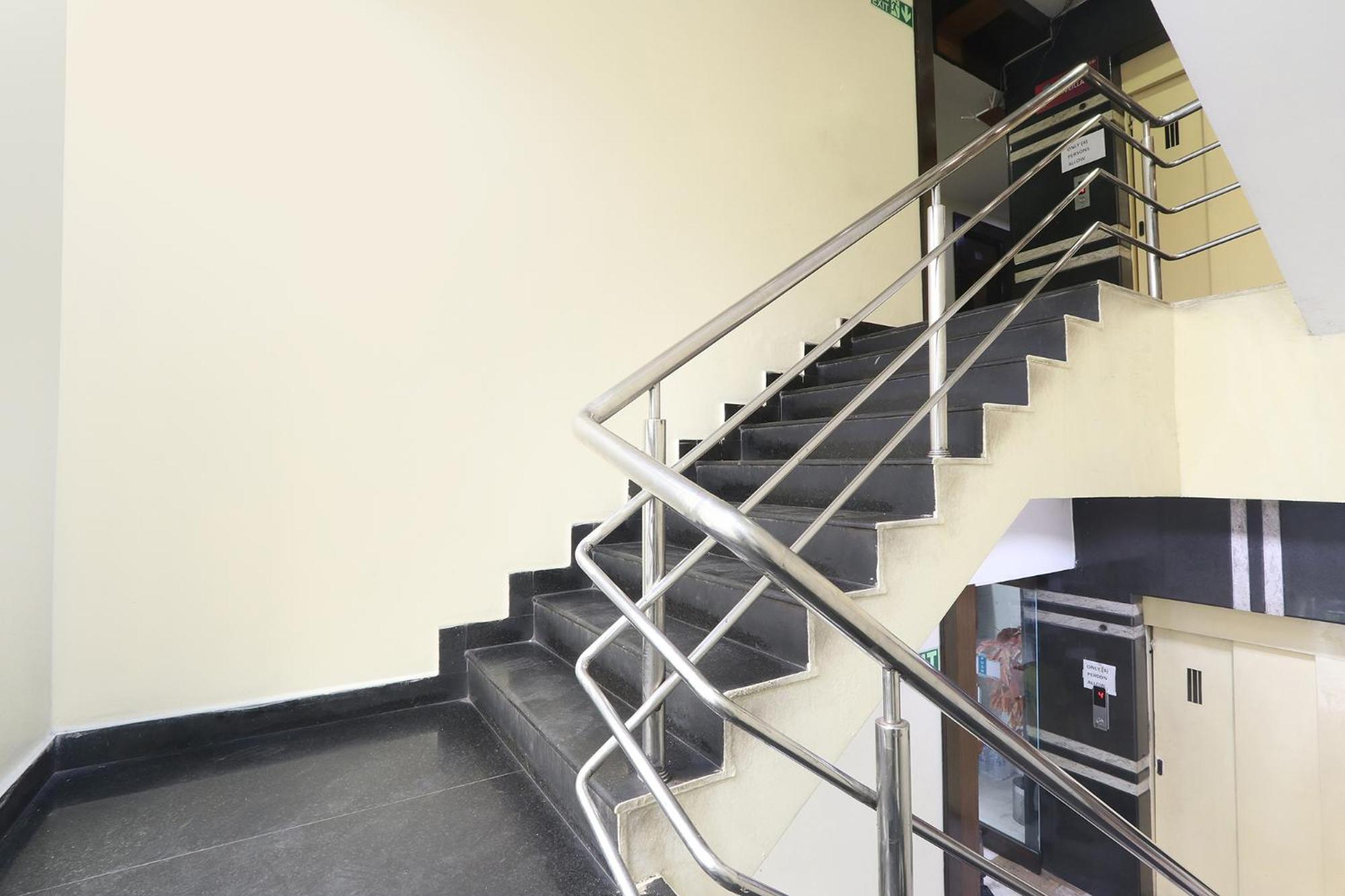 Fabhotel Royal Residency II - Nr Lakdikapul Metro Station Haidarábád Kültér fotó