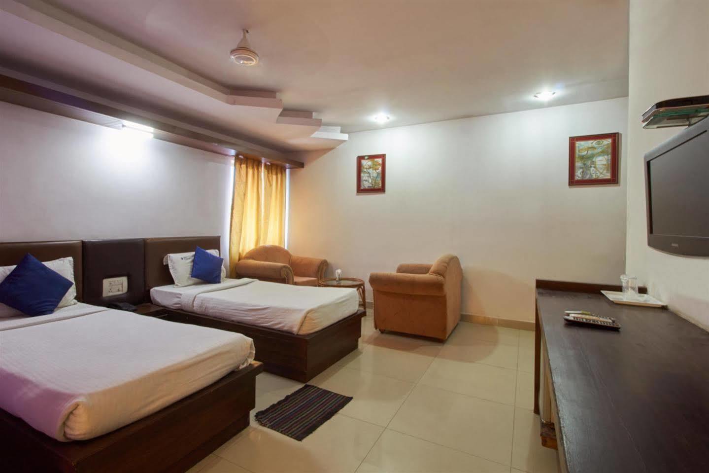 Fabhotel Royal Residency II - Nr Lakdikapul Metro Station Haidarábád Kültér fotó