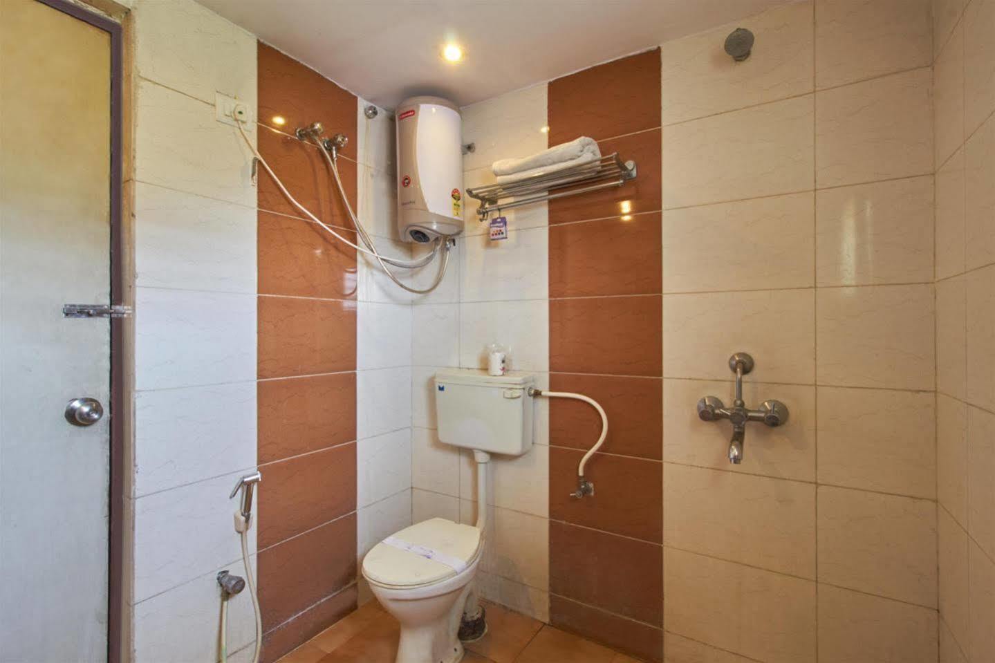 Fabhotel Royal Residency II - Nr Lakdikapul Metro Station Haidarábád Kültér fotó