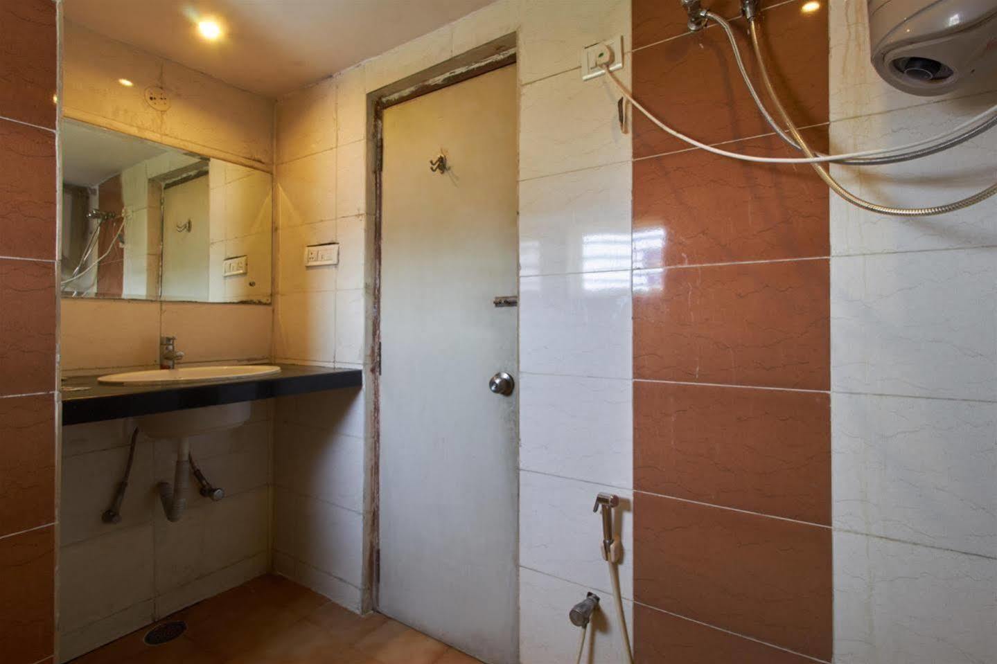 Fabhotel Royal Residency II - Nr Lakdikapul Metro Station Haidarábád Kültér fotó